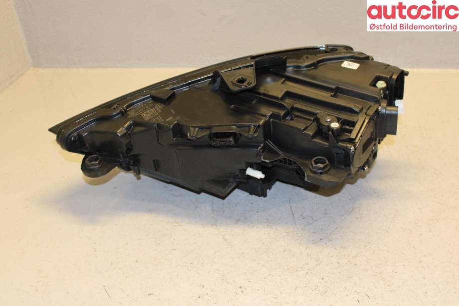 Frontlykt høyre halogen til Audi A3 2012-2016 (Type III, Fase 1) (8V0941774C|)