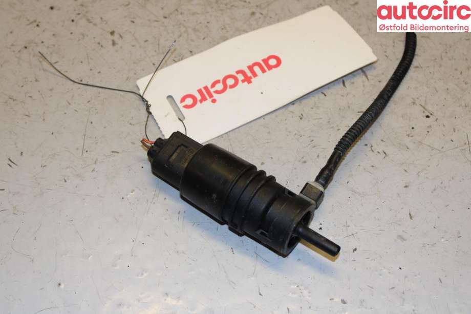 Spylerpumpe foran til BMW 3-Serie, 2012-2018 (F30/F31/F34) (F30/F31/F34) (BMW|67 12 7 302 589)
