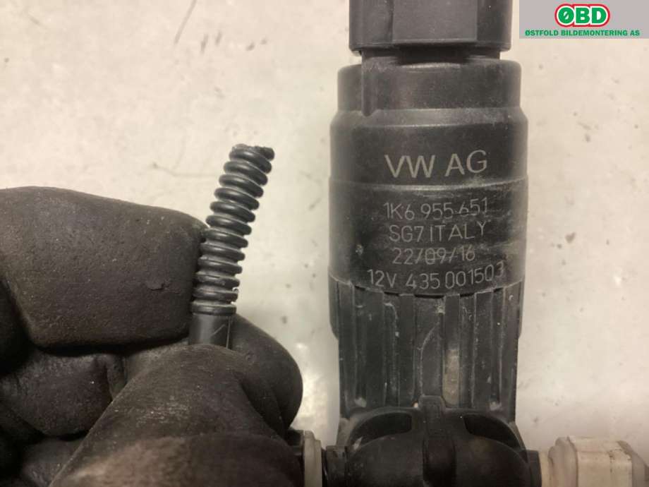 Spylerpumpe foran til VW Caddy 2015-2020 (Type III, Fase 3)  (VOLKSWAGEN|1K6 955 651|)