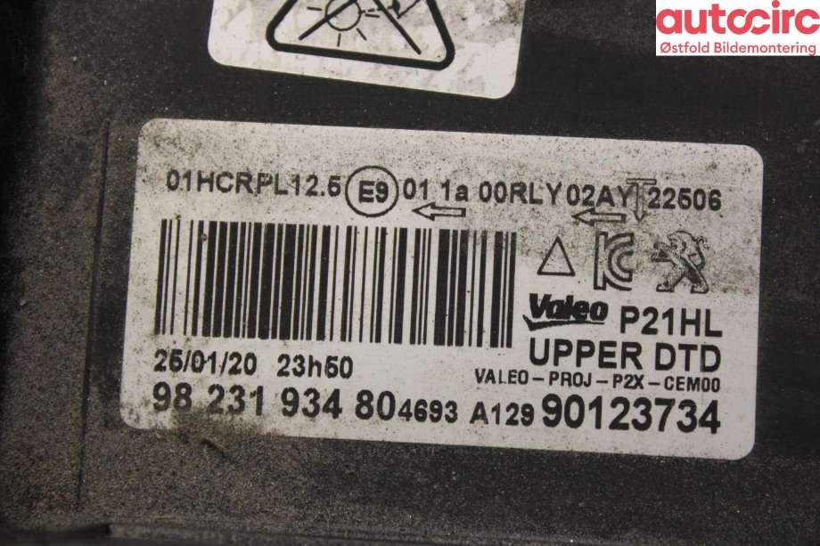 Frontlykt høyre halogen til Peugeot 208 2019-->> (Type II)  (PEUGEOT|16 562 389 80|)