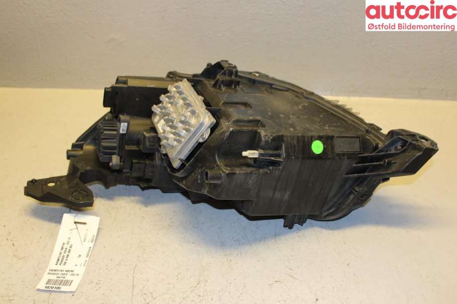 Frontlykt høyre halogen til Peugeot 208 2019-->> (Type II)  (PEUGEOT|16 562 389 80|)