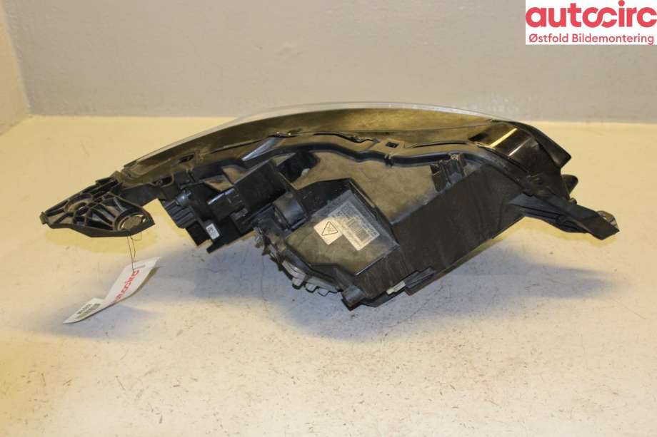 Frontlykt venstre halogen til Peugeot 208 2019-->> (Type II) (PEUGEOT|16 562 386 80|)
