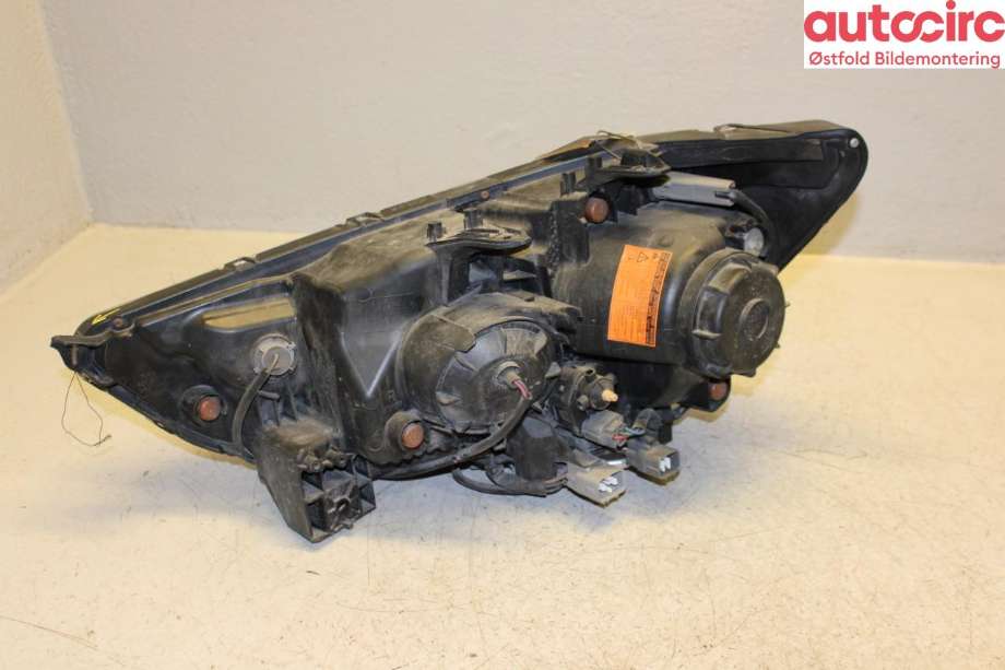 Frontlykt høyre halogen til Mitsubishi ASX 2010-2019  (MITSUBISHI|8301B592|)