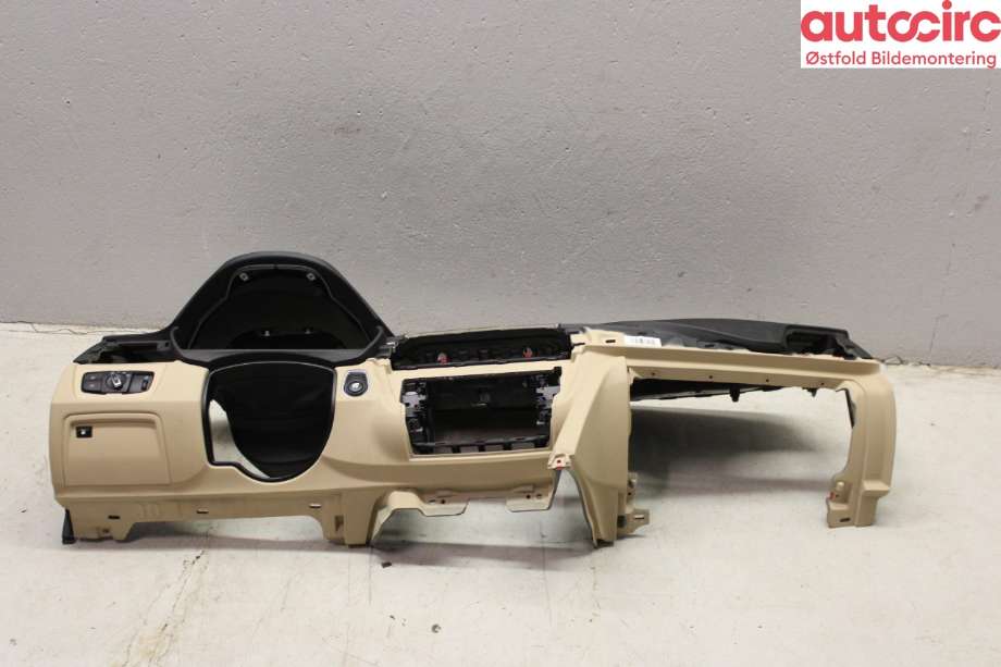 Dashbord til BMW 3-Serie, 2012-2018 (F30/F31/F34) (F30/F31/F34) (BMW|)