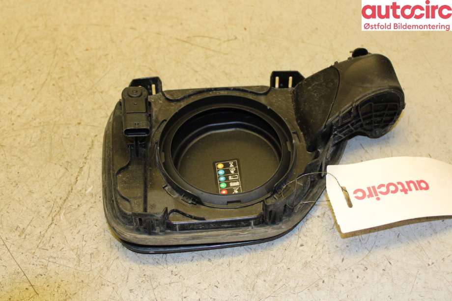 Batterilader inntak/luke til BMW 3-Serie 2012-2018 (F30/F31/F34) (F30/F31/F34) (BMW|51 17 7 368 306|)