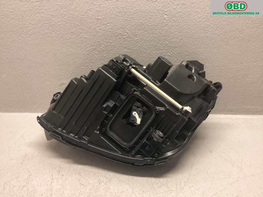 Frontlykt høyre halogen til Mercedes E-Klasse 2016-2023 (W213) (W213) (A 213 906 96 04|)