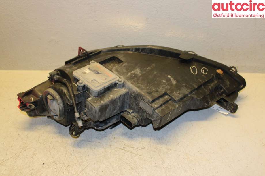 Frontlykt høyre halogen til Tesla Model S 2013-2016 (Fase 1) (TESLA|6005911-00-C|)