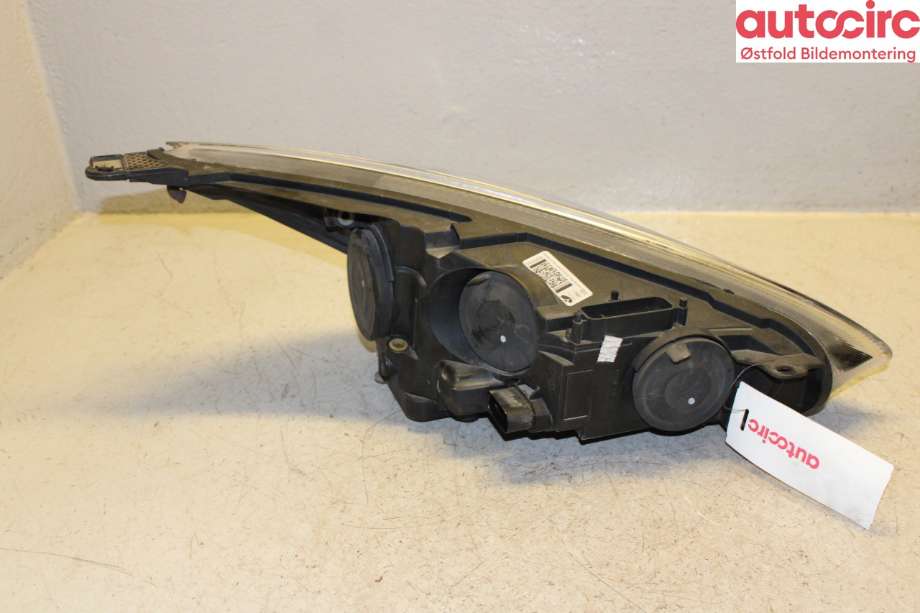 Frontlykt venstre halogen til Ford Focus 2014-2018 (Type III, Fase 2)  (FORD|)