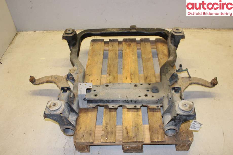 Travers foran hoved til VW Transporter / Caravelle 2015-2019 (T6) (T6) (VOLKSWAGEN|7E8 499 029 H|)