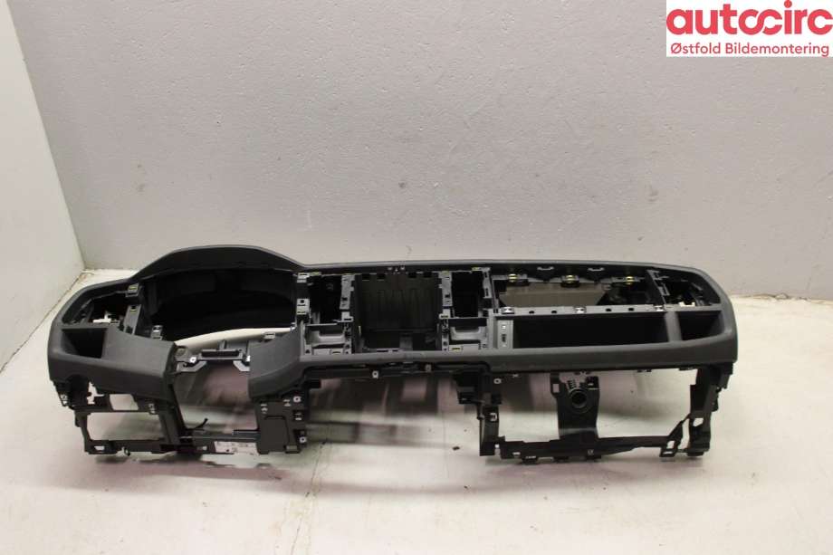 Dashbord til VW Transporter / Caravelle 2015-2019 (T6) (T6) (VOLKSWAGEN|)