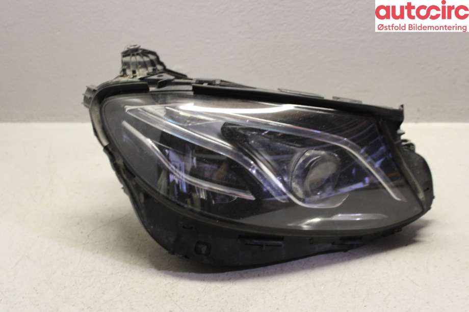 Frontlykt høyre halogen til Mercedes E-Klasse, 2016-2023 (W213) (W213) (MERCEDES|A 213 906 52 04)