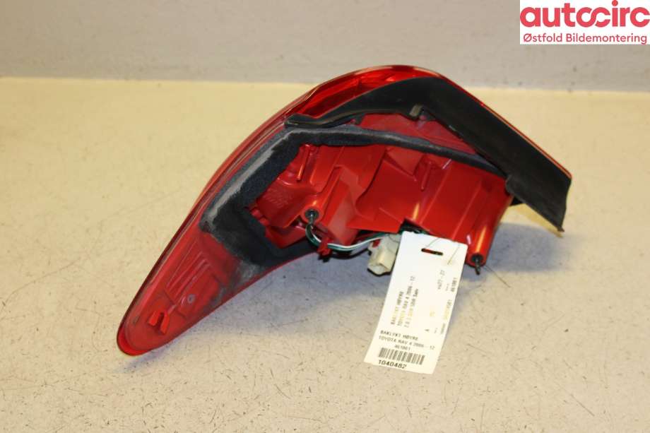Baklykt høyre til Toyota RAV4 2009-2013 (Type III, Fase 2)  (TOYOTA|8155142120|)