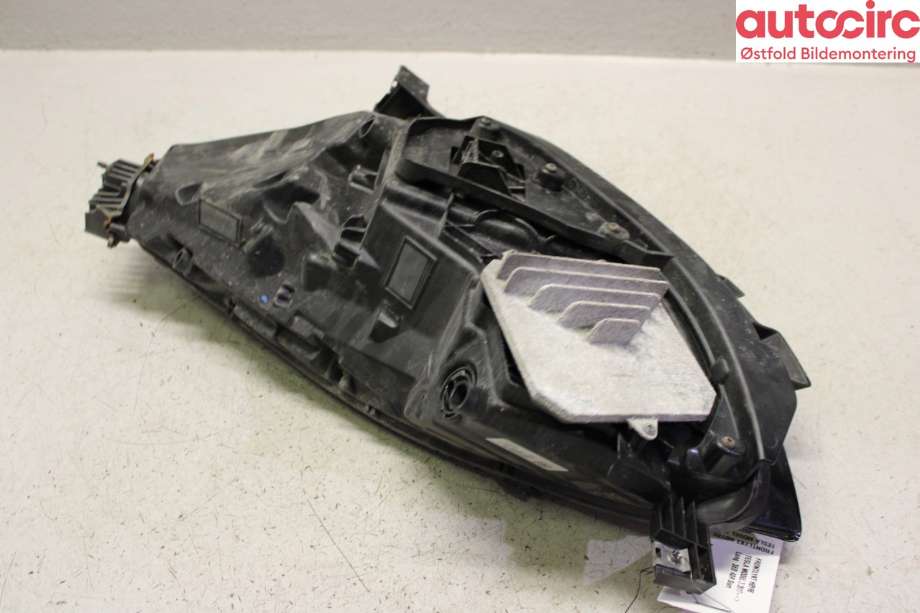 Frontlykt høyre halogen til Tesla Model 3 2018-2023 (Fase 1)  (TESLA|1077376-40-B|)