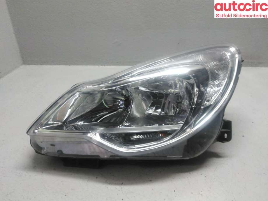 Frontlykt venstre halogen til Opel Corsa D 2006-2014 (OPEL|95515473|)