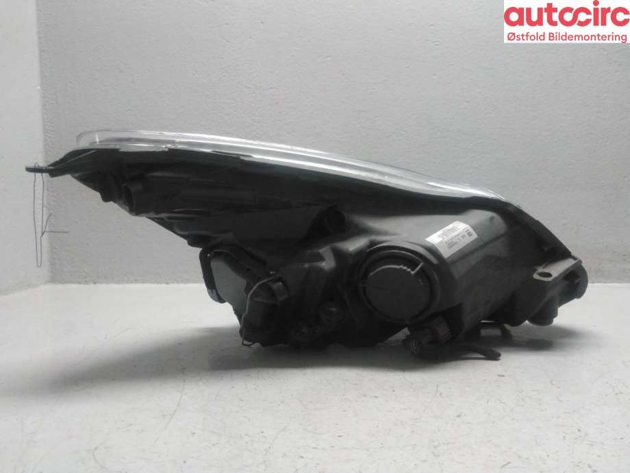 Frontlykt venstre halogen til Opel Corsa D 2006-2014 (OPEL|95515473|)
