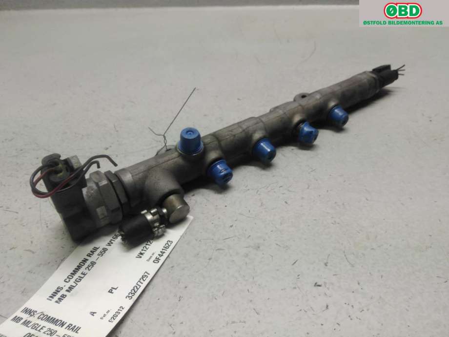 Dyseskinne (fuelrail) til Mercedes ML 2011-2015 (Fase 1) (W166) (W166) (MERCEDES|A 651 070 05 95|A 651 070 08 00|)