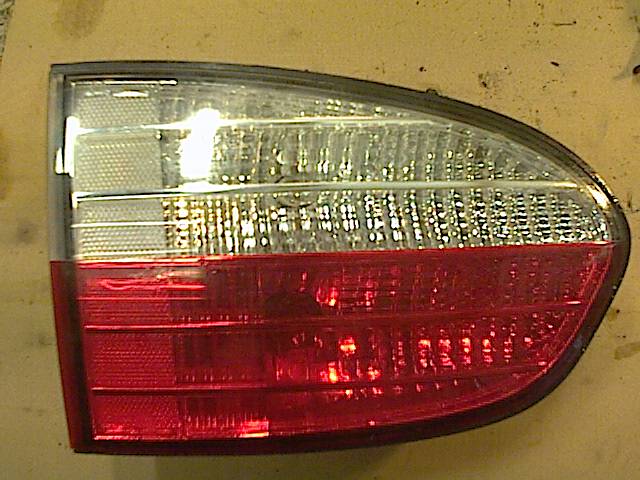Baklykt venstre indre til Hyundai H-1, 1998-2005 (Type I, Fase 1)  (HYUNDAI|924054A610)