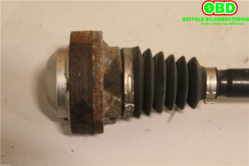 Drivaksel høyre bak til Audi A6 2005-2008 (Type III, Fase 1) (C6) (C6) (AUDI|4F0 501 203 B|4F0 501 203 BX|)