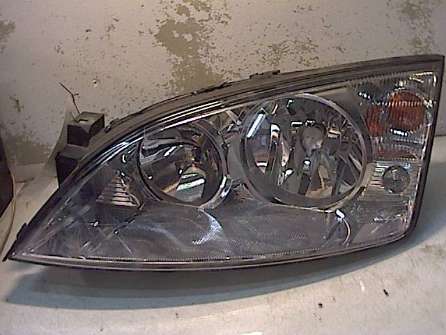 Frontlykt venstre halogen til Ford Mondeo 2001-2007 (Type III)  (FORD|1435624|)