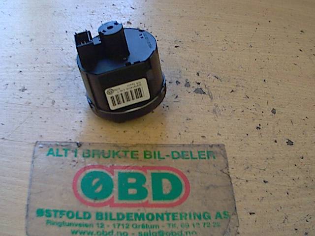 Bryter lys til VW Golf VI 2008-2012  (VOLKSWAGEN|3C8 941 431 A|)