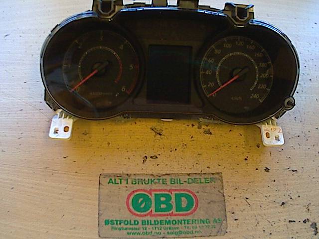 Instrumentpanel til Mitsubishi Outlander 2010-2012 (Type II, Fase 2)  (MITSUBISHI|8100B202|)