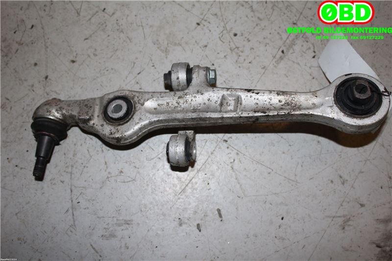 Bærebru høyre foran nedre til Audi A4 2004-2008 (Type III) (B7) (B7) (AUDI|8E0 407 151 R|)