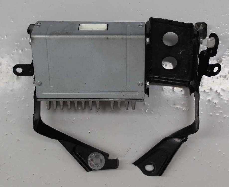 Bilstereo forsterker til Toyota Prius 2009-2016 (Type III) (COMBI) (COMBI) (TOYOTA|8628047020||8610047100)