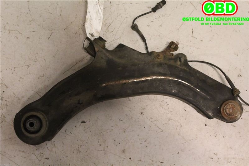 Bærebru venstre foran nedre til Renault Scenic 2003-2009 (Type II) (RENAULT|8200298454|545017775R|)