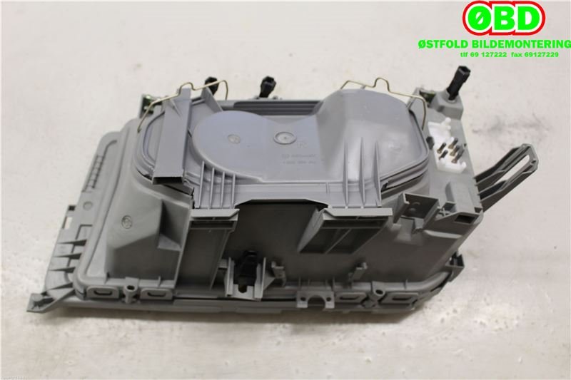 Frontlykt høyre halogen til Mercedes 190 1984-1993 (W201) (W201) (|1EJ004070081)