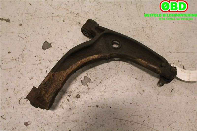 Bærebru venstre foran nedre til VW Transporter / Caravelle 2003-2009 (Fase 1) (T5) (T5) (VOLKSWAGEN|7H0 407 151 F|)