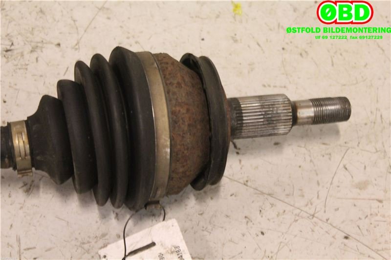 Drivaksel venstre foran til VW Transporter / Caravelle 2003-2009 (Fase 1) (T5) (T5) (VOLKSWAGEN|7E0 407 271 N|7E0 407 271 AA|)
