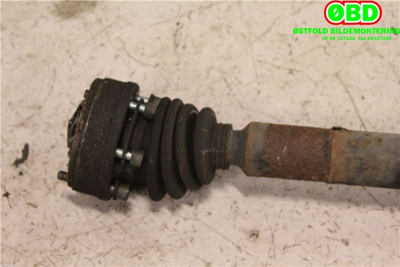 Drivaksel høyre foran til VW Golf IV 1998-2003 (VOLKSWAGEN|1J0 407 272 BL|1J0 407 452 BX|)