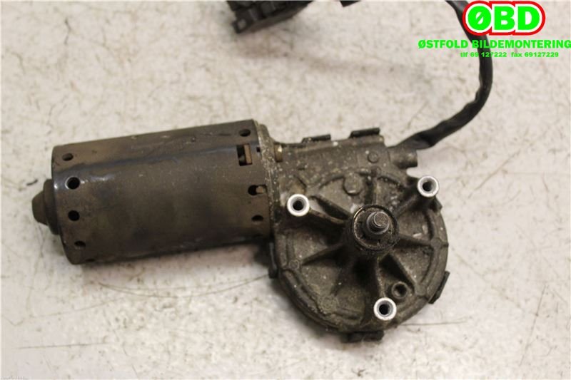 Viskermotor frontrute til Mercedes S-Klasse 1999-2005 (W220) (W220) (MERCEDES|A 220 820 07 42|0390241435|)