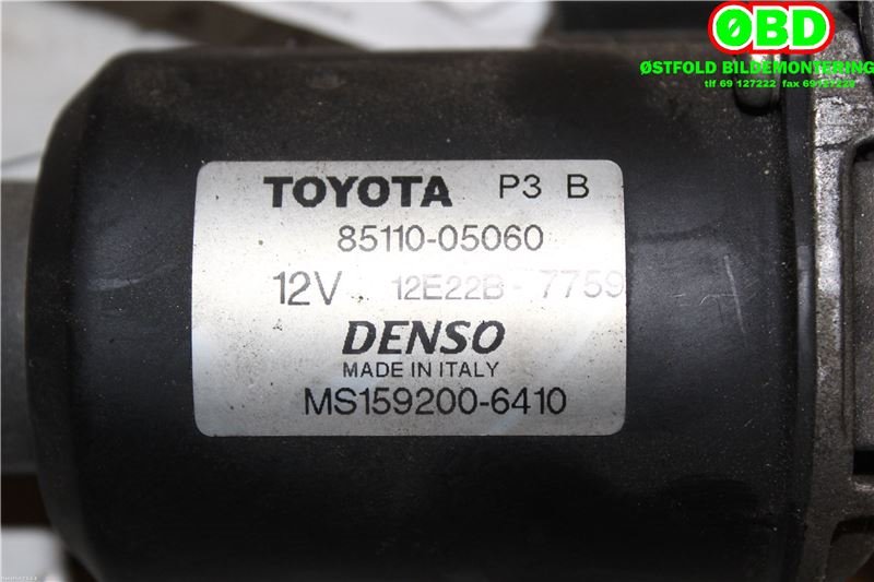 Viskermotor frontrute til Toyota Avensis 2003-2008 (Type II)  (TOYOTA|8511005060|851101A040)