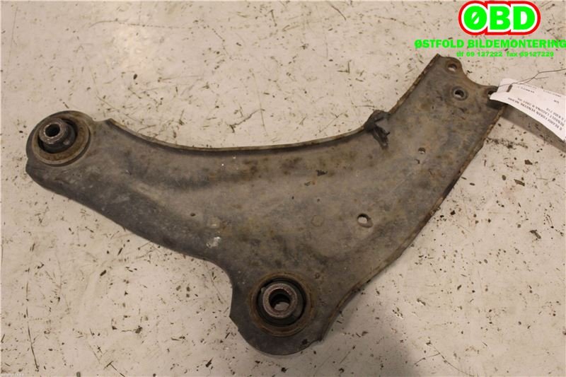 Bærebru venstre foran nedre til Renault Laguna 2001-2005 (Type II, Fase 1)  (RENAULT|7700423161|8200269856|)
