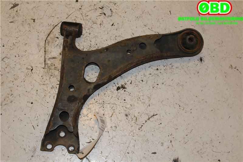Bærebru høyre foran nedre til Toyota Celica 2000-2005 (Type VII)  (TOYOTA|4806820380|4806820381|)