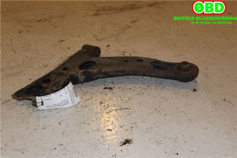 Bærebru høyre foran nedre til Toyota Celica 2000-2005 (Type VII)  (TOYOTA|4806820380|4806820381|)
