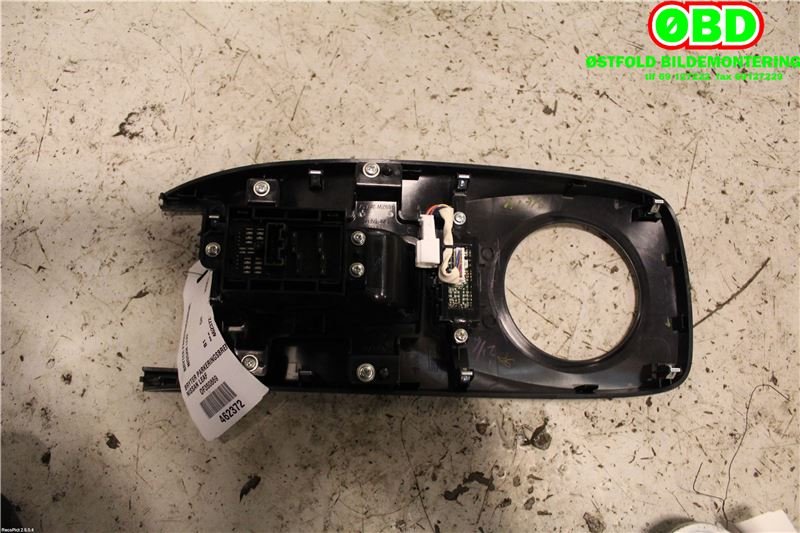 Bryter elektrisk håndbrekk/parkbrems til Nissan Leaf 2011-2017 (Type I)  (NISSAN|251753NA0A|251753NA0B|)