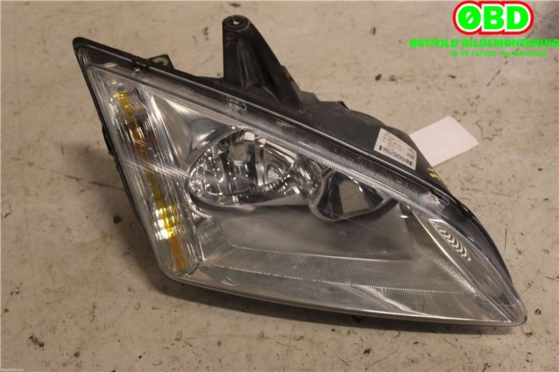 Frontlykt høyre halogen til Ford Focus 2004-2007 (Type II, Fase 1)  (FORD||4M5113W029AC)