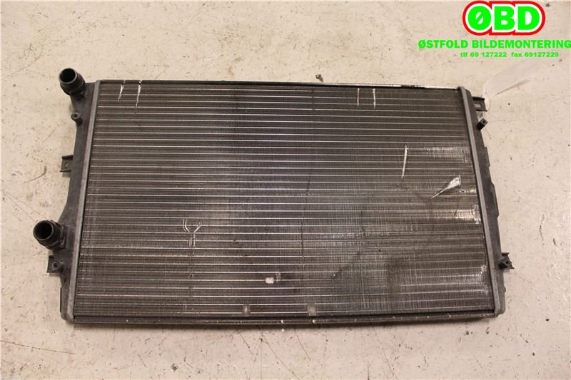 Radiator (manuell gir) til VW Passat 2005-2010 (B6) (B6) (VOLKSWAGEN|1K0 121 253 AA|)