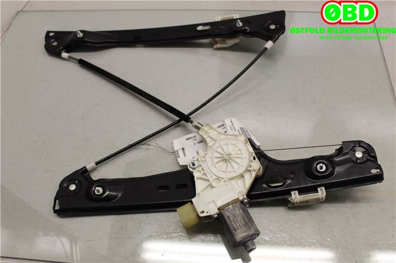 Ruteheis høyre til BMW 3-Serie 2005-2011 (E90/E91/E92/E93) (E90/E91/E92/E93) (BMW|51 33 7 140 588||6927028)