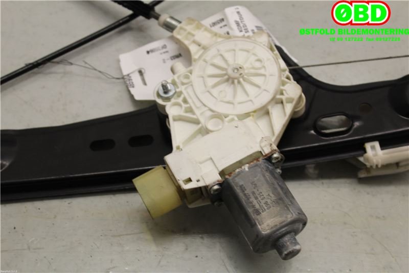Ruteheis høyre til BMW 3-Serie 2005-2011 (E90/E91/E92/E93) (E90/E91/E92/E93) (BMW|51 33 7 140 588||6927028)