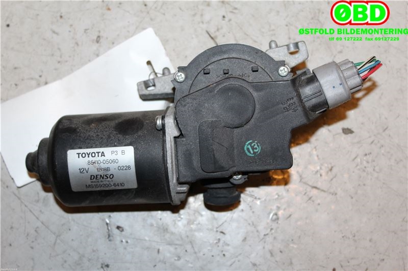 Viskermotor frontrute til Toyota Avensis 2003-2008 (Type II)  (TOYOTA|8511005060|851101A040)