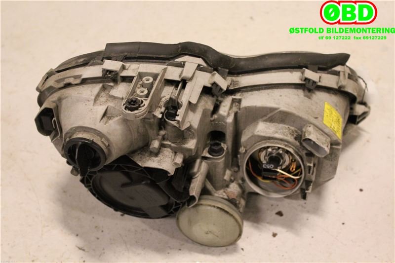 Frontlykt venstre halogen til Mercedes C-Klasse 2000-2004 (Fase 1) (W203) (W203) (MERCEDES|A 203 820 01 61||2038200161)