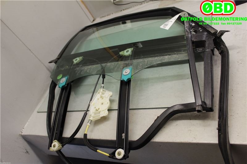 Ruteheis til Audi A2, 2000-2005  (AUDI|8Z0837754D)