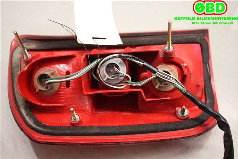Baklykt høyre til Toyota RAV4 2000-2006 (Type II)  (TOYOTA|8155142060|)