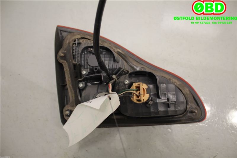 Baklykt høyre indre til Toyota Avensis, Verso 2001-2009  (TOYOTA|8158144070|)