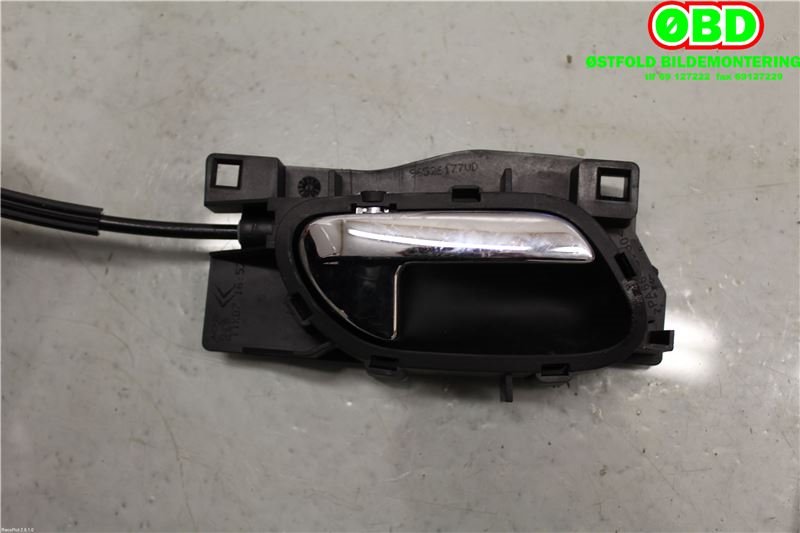 Låsekasse høyre foran til Peugeot 407 2004-2010 (PEUGEOT|9136 CK|9136 FE|)
