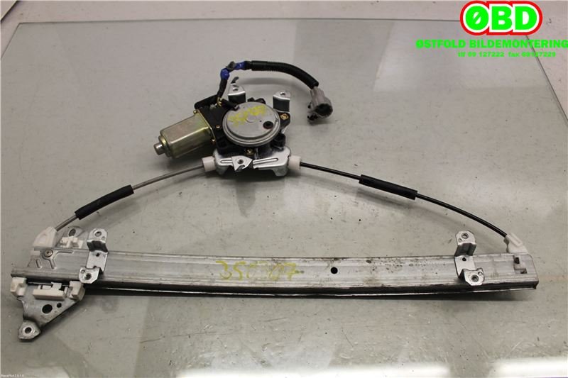 Ruteheis venstre foran til Nissan X-Trail 2002-2007 (T30) (T30) (NISSAN|807318H301|)