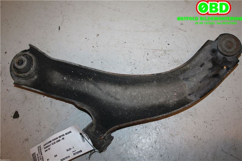 Bærebru høyre foran nedre til Renault Clio, 2006-2009 (Type III, Fase 1)  (RENAULT CLIO|8200615058)